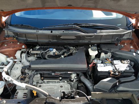 Used 2018 Nissan Rogue SV image 36