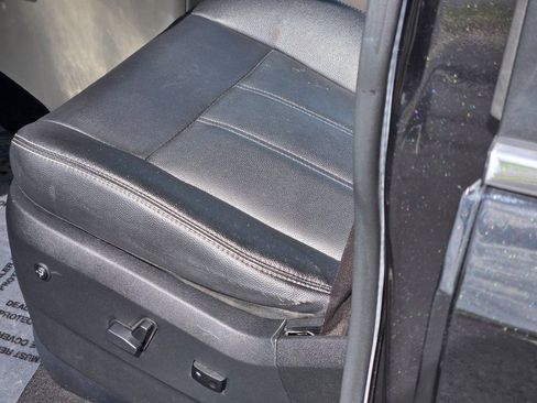 Used 2014 Chrysler Town & Country Touring FWD image 21