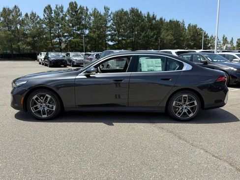 New 2026 BMW 540i xDrive w/ Premium Package AWD/4WD image 13