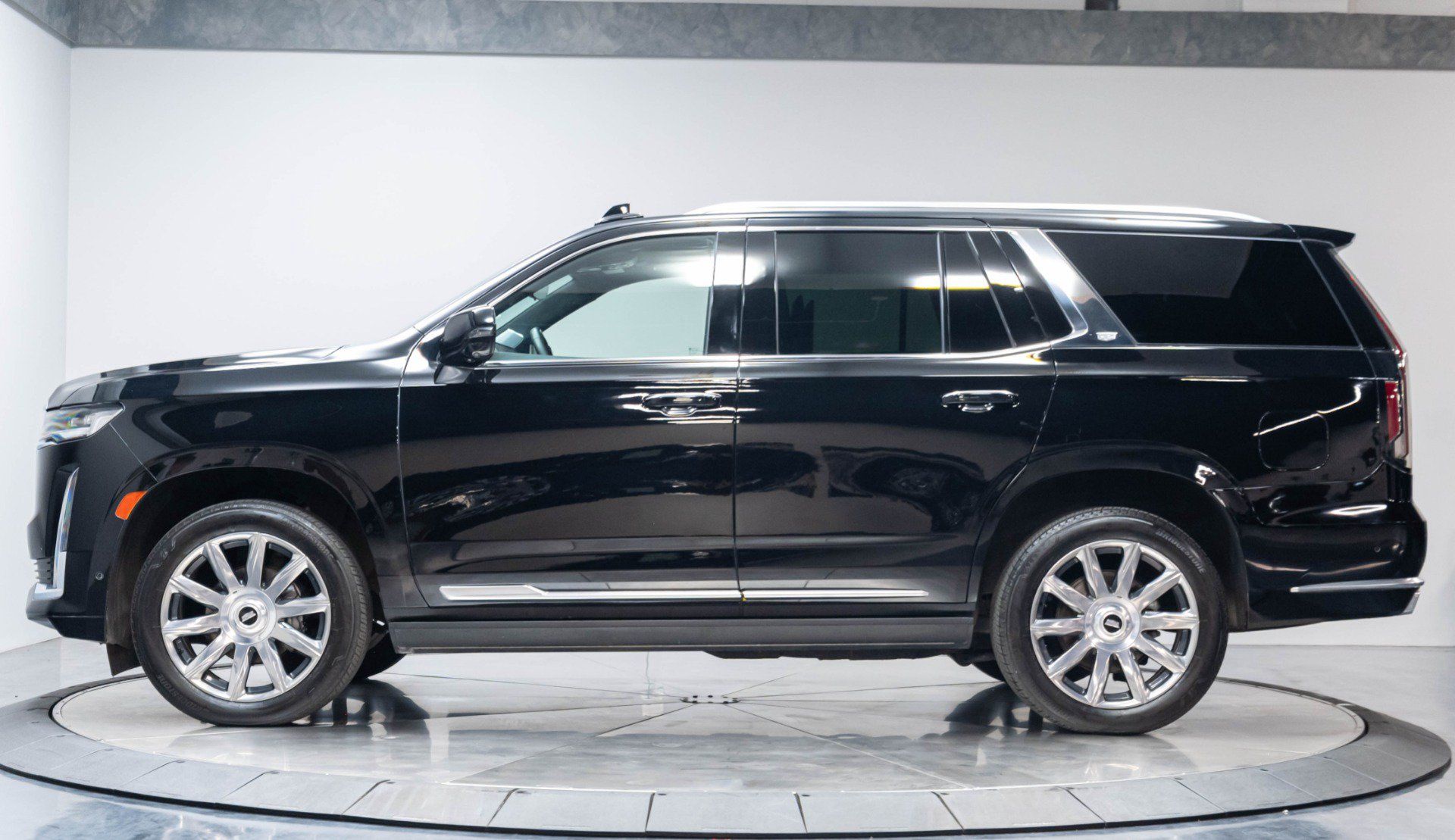 Used 2024 Cadillac Escalade Premium Luxury Platinum AWD/4WD image 17