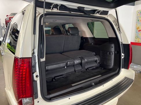 Used 2007 Cadillac Escalade AWD w/ Climate Package image 47