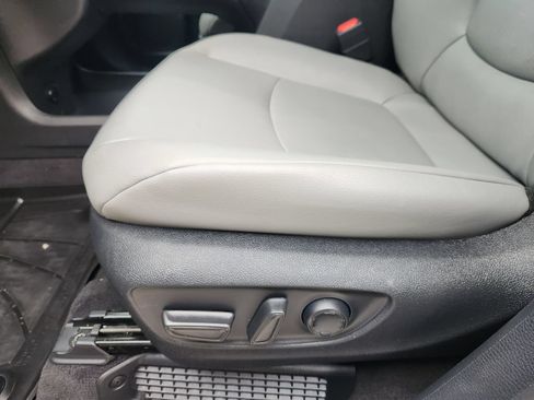 Used 2025 Toyota Sienna XLE FWD image 21