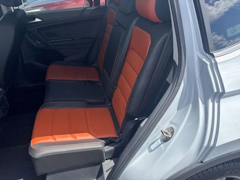 Used 2018 Volkswagen Tiguan SEL Premium AWD/4WD image 11