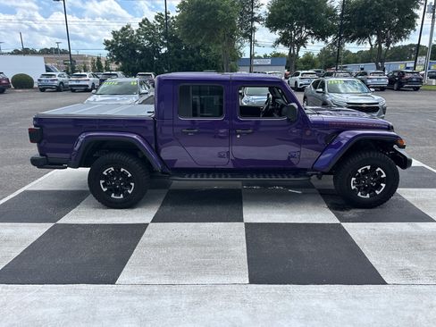 Used 2026 Jeep Gladiator Rubicon w/ Safety Group AWD/4WD image 3