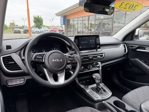 Used 2023 Kia Seltos LX AWD/4WD image 9