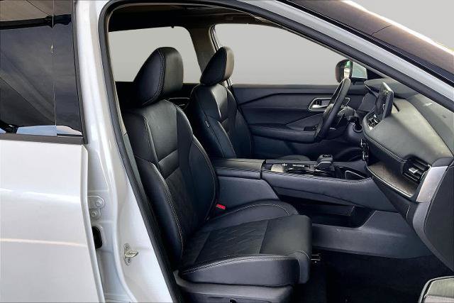 Certified 2025 Nissan Rogue Platinum w/ Platinum Premium Package FWD image 9
