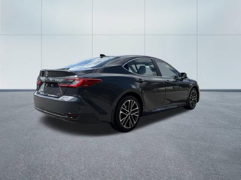 Used 2025 Toyota Camry XLE FWD image 5