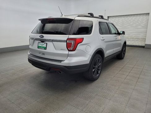 Used 2018 Ford Explorer XLT w/ Equipment Group 202A image 9