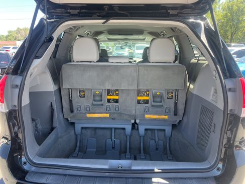 Used 2012 Toyota Sienna XLE w/ Premium Pkg FWD image 13