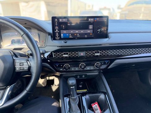 Used 2025 Honda Accord Touring image 9