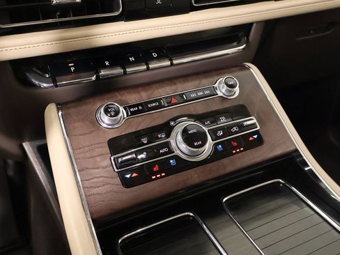 Used 2022 Lincoln Aviator Reserve w/ Equipment Group 201A image 8