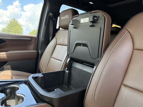 Used 2025 Chevrolet Tahoe High Country AWD/4WD image 39