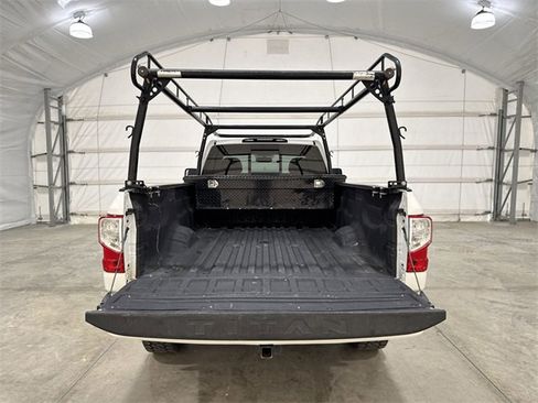 Used 2017 Nissan Titan SV image 22