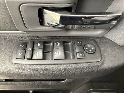 Used 2021 RAM 1500 Classic SLT image 13