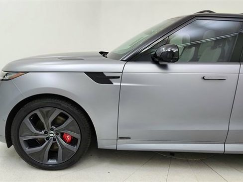 Used 2025 Land Rover Range Rover Sport Autobiography image 9