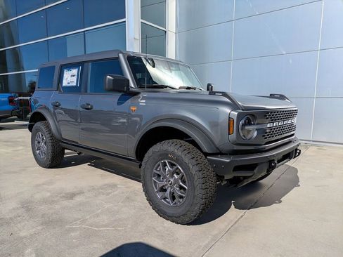 New 2025 Ford Bronco Badlands image 2