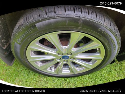 Used 2017 Ford Edge Titanium w/ Equipment Group 302A AWD/4WD image 19