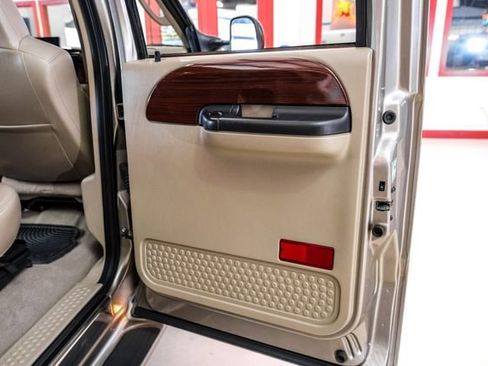 Used 2007 Ford F550 4x4 Crew Cab Super Duty image 45