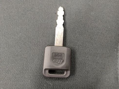 Used 2025 Nissan Versa S w/ Trunk Package image 32