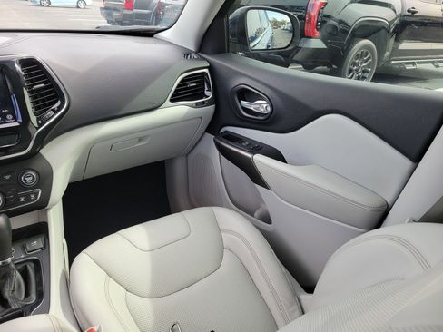 Used 2020 Jeep Cherokee Limited image 16