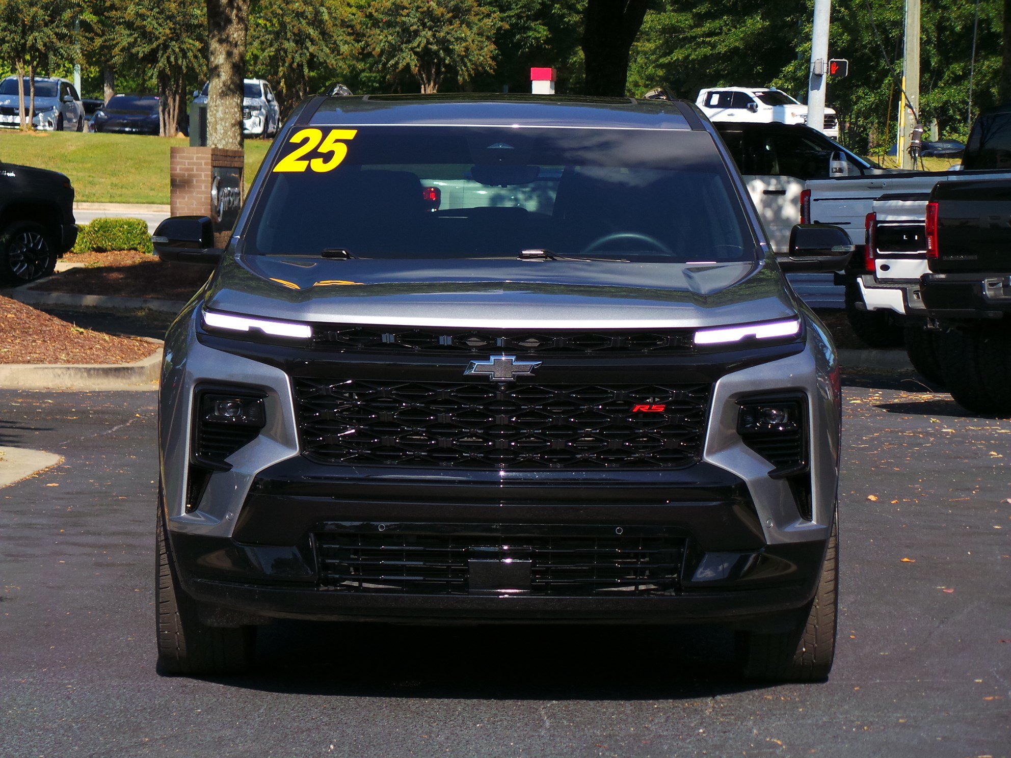 Used 2025 Chevrolet Traverse RS FWD image 23