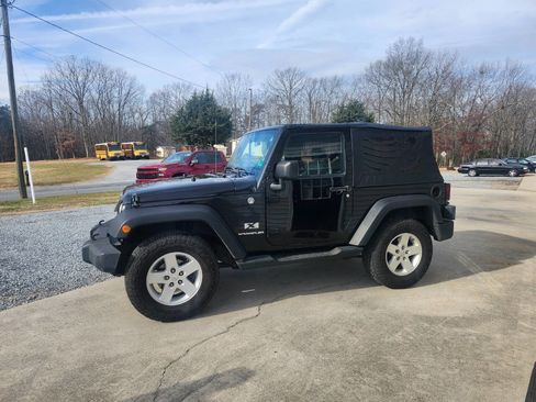 Used 2009 Jeep Wrangler X image 4