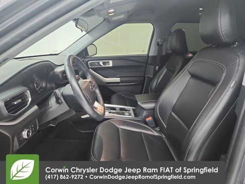 Used 2022 Ford Explorer XLT w/ Equipment Group 202A AWD/4WD image 18