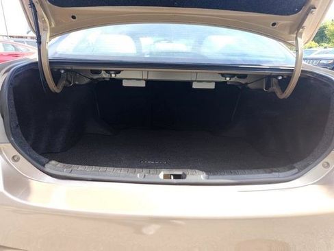 Used 2013 Toyota Corolla LE image 19