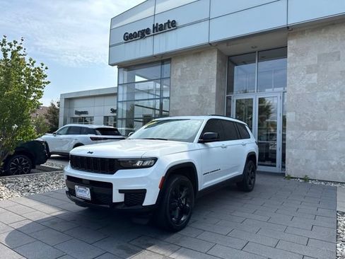Used 2023 Jeep Grand Cherokee L Laredo AWD/4WD image 4