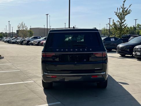 Used 2022 Jeep Wagoneer Series II RWD image 10