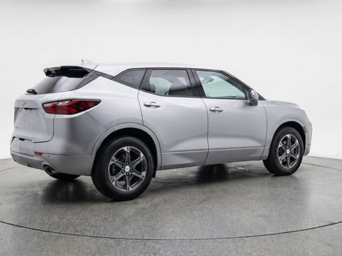 Used 2025 Chevrolet Blazer LT FWD image 9