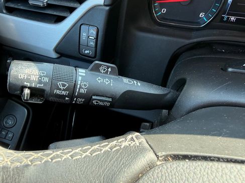 Used 2018 GMC Yukon SLT w/ Premium Edition image 11