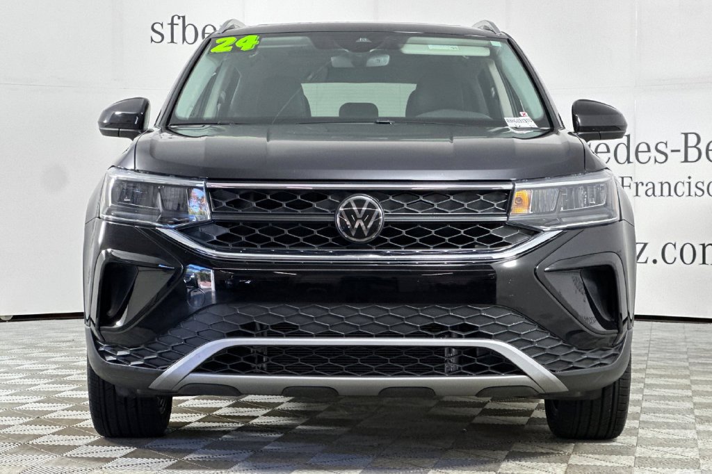 Used 2024 Volkswagen Taos SE w/ Panoramic Sunroof Package FWD image 10