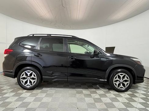 Used 2019 Subaru Forester Premium AWD/4WD image 8