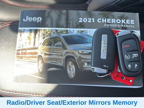 Used 2021 Jeep Cherokee Trailhawk w/ Premium Leather Package AWD/4WD image 15