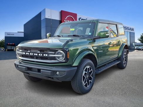 Used 2023 Ford Bronco Outer Banks AWD/4WD image 3