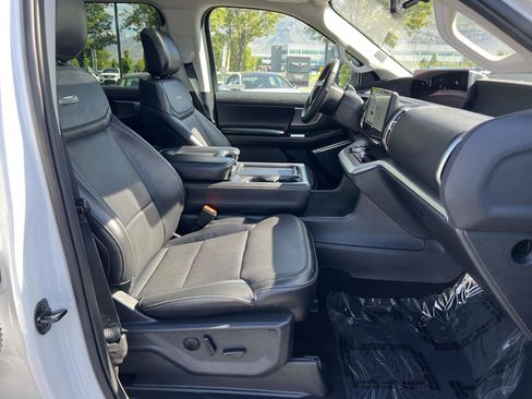Used 2025 Ford Expedition Max Platinum AWD/4WD image 17