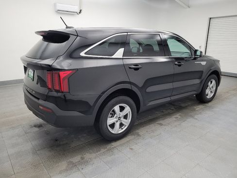 Used 2022 Kia Sorento LX image 10