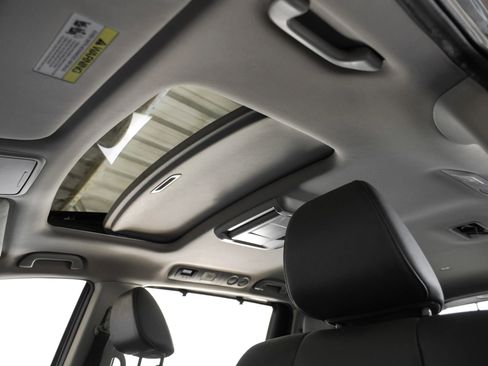 Used 2017 Honda Odyssey EX-L image 4