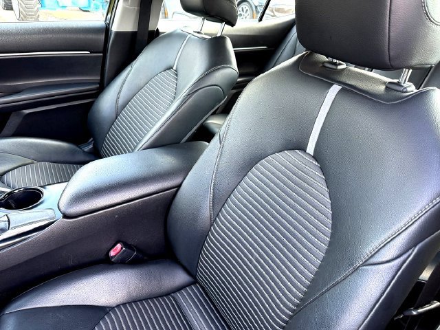 Used 2019 Toyota Camry SE FWD image 11