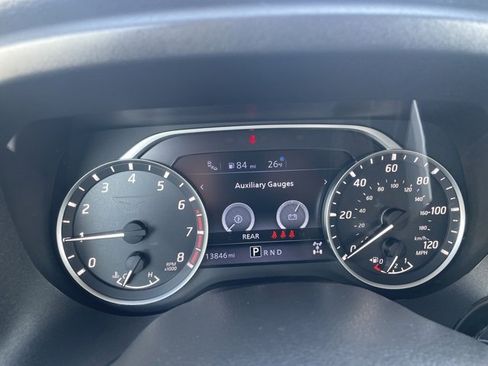 Used 2024 Nissan Titan SV w/ SV Convenience Package image 23