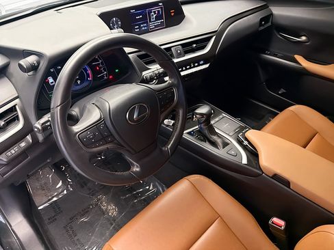 Used 2021 Lexus UX 200 w/ Accessory Package (Z1) FWD image 7