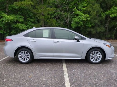 Used 2025 Toyota Corolla LE w/ LE Premium Package FWD image 3