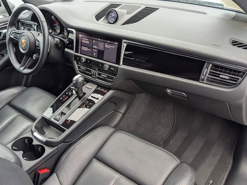 Certified 2024 Porsche Macan image 12