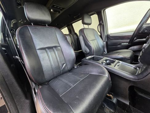 Used 2016 Dodge Grand Caravan R/T image 17
