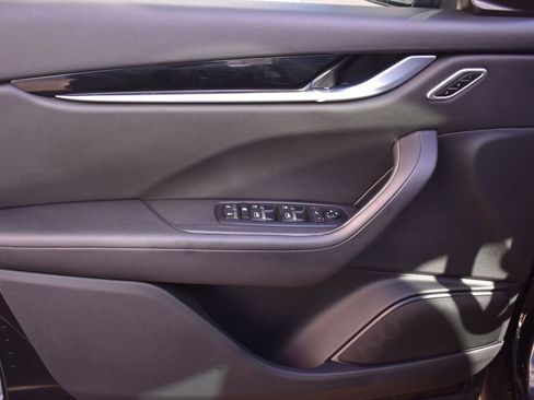 Used 2020 Maserati Levante image 17