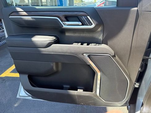 Used 2025 GMC Sierra 1500 SLT AWD/4WD image 18