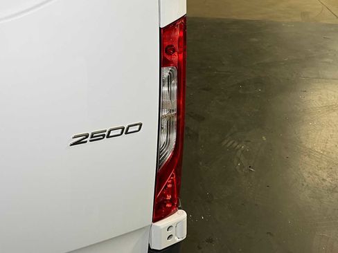 Used 2025 Mercedes-Benz Sprinter 2500 image 16