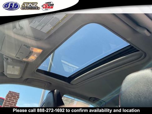Used 2017 Toyota Camry SE w/ Moonroof Package FWD image 11
