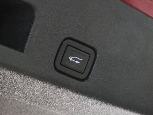 Used 2024 Chevrolet Traverse Z71 w/ Enhanced Driving Package AWD/4WD image 2